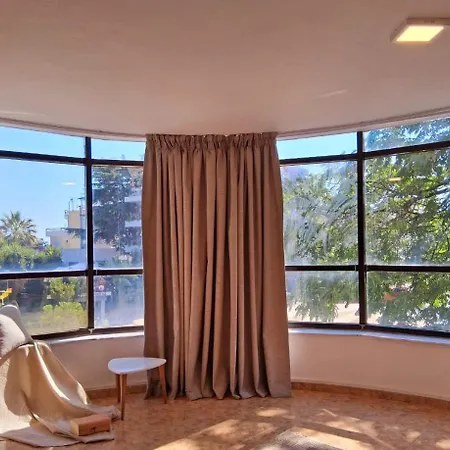 Saranda Apartment * סרנדה