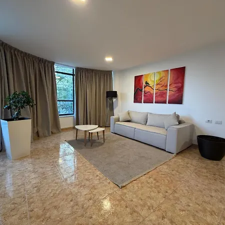 Saranda Apartment *